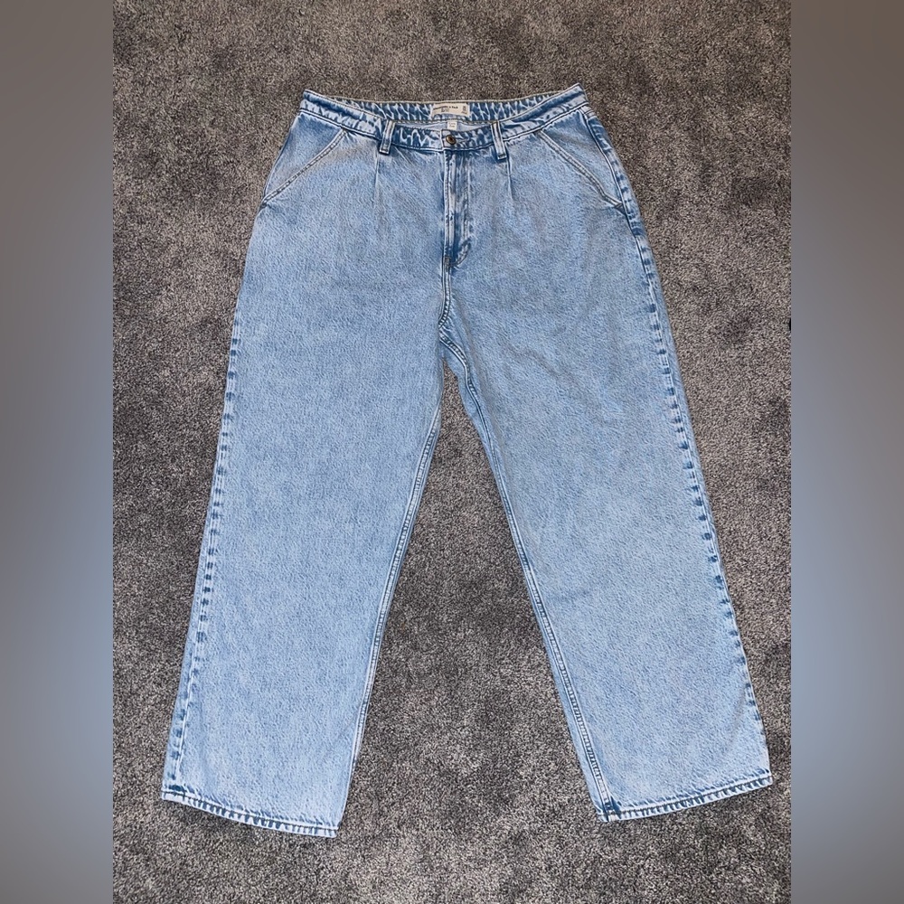 Abercrombie and Fitch Curve Love High Rise Loose Jean Size 14 Regular